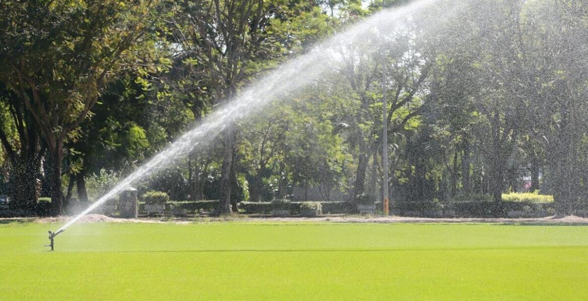Optymalizacja nawadniania piłkarskich boisk z wykorzystaniem wynurzalnych zraszaczy