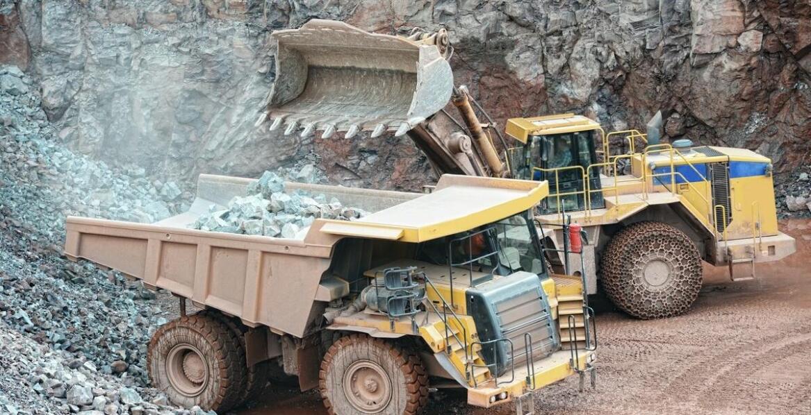 Wynajem wywrotek dla budowlanych firm – korzyści i zastosowania