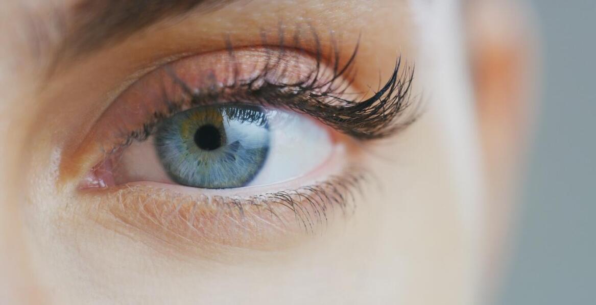 Jak wcześnie wykryć zmiany w soczewce oka?