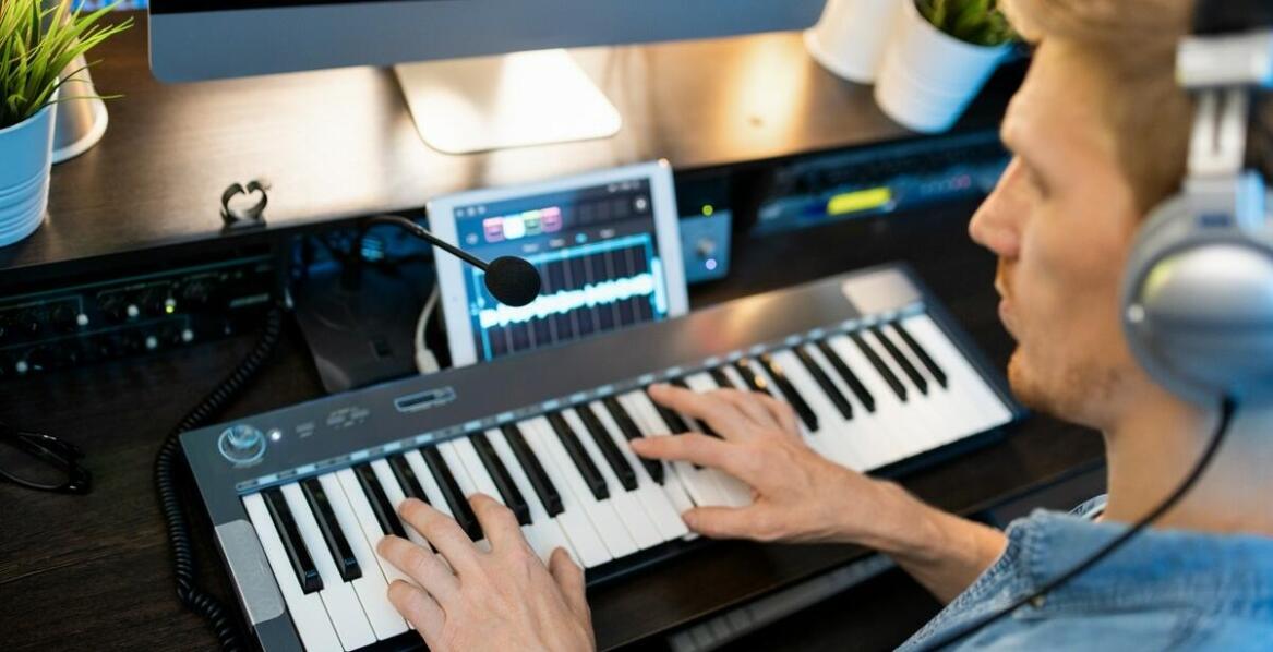 Proces strojenia pianina: Czego spodziewać się podczas wizyty u specjalisty?