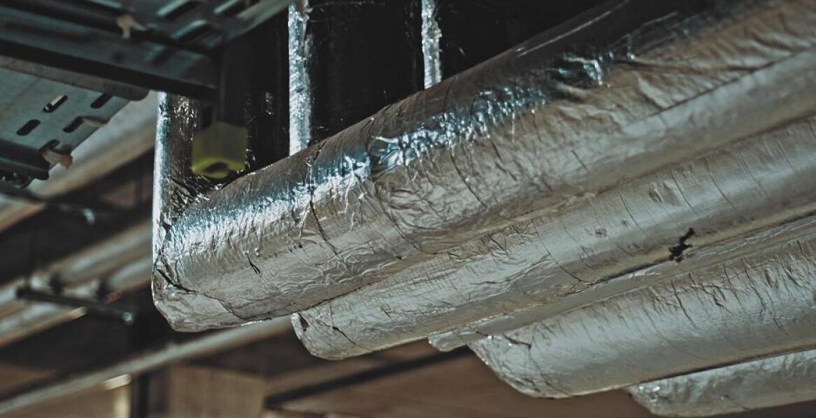 Jakie są najważniejsze kryteria wyboru izolacji przemysłowych dla kotłowni olejowych?