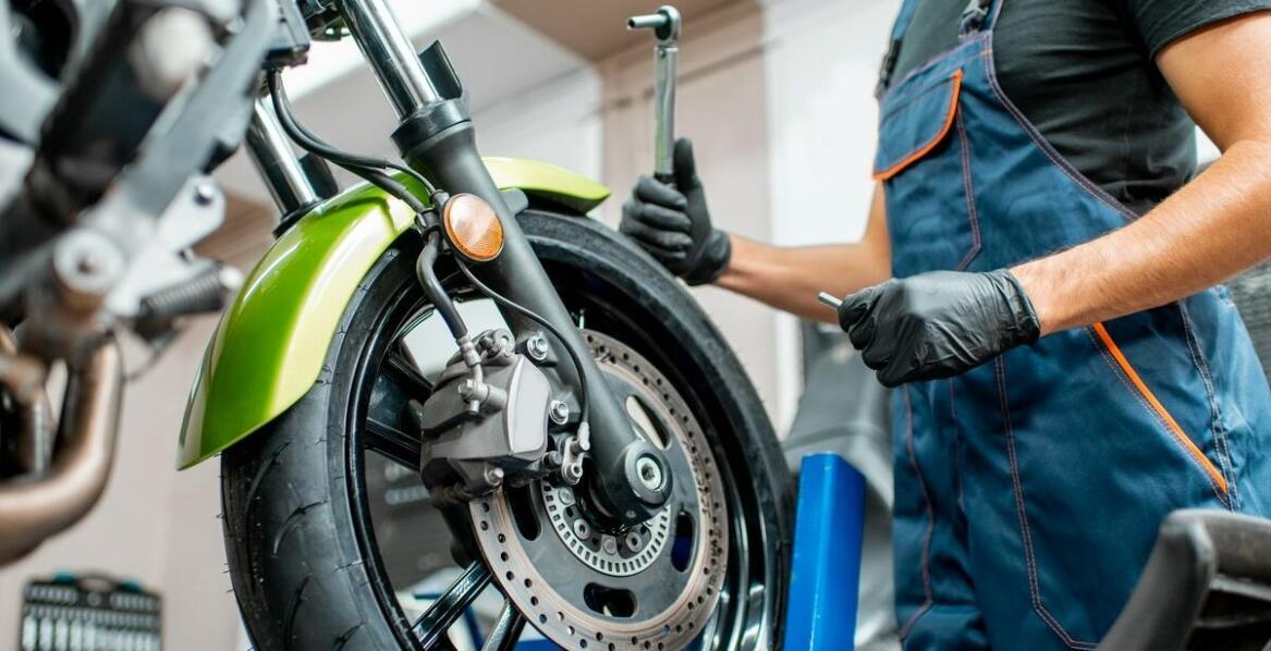 Znaczenie wymiany linek w kontekście sprawności hamulców.