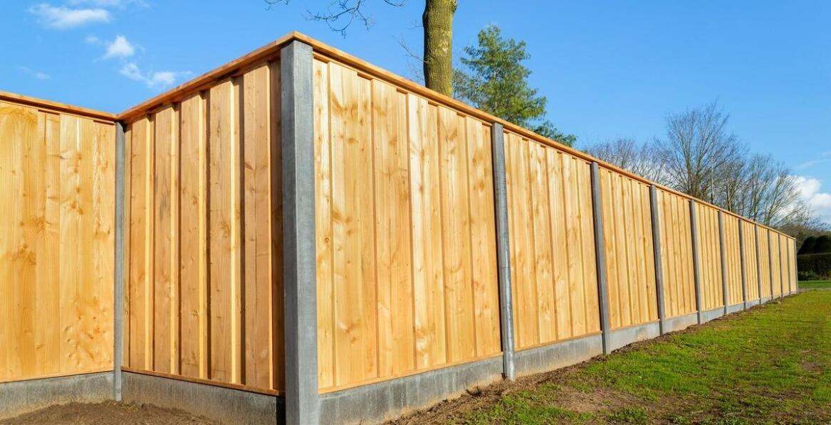 Wpływ stylu ogrodzenia na architekturę krajobrazu na posesji