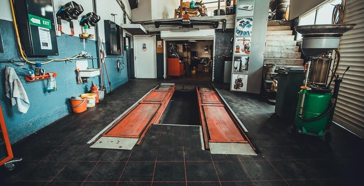 Przewaga dwukolumnowych podnośników hydraulicznych nad innymi rozwiązaniami