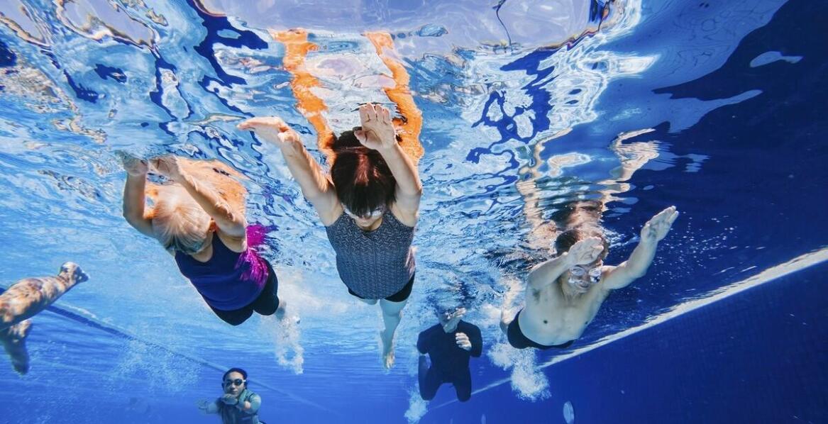 Jak nauka pływania wzmacnia pewność siebie u dzieci w przedszkolu?