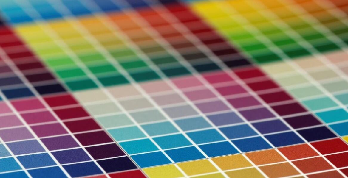 Nadruk na folii i jego funkcja informacyjna oraz promocyjna