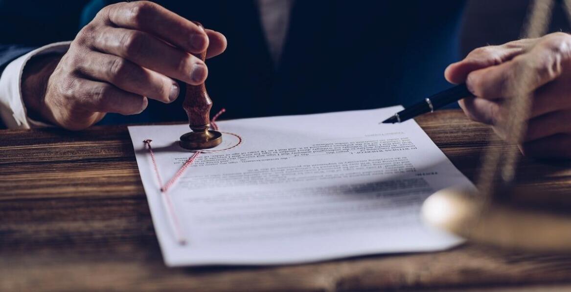 Jakie są konsekwencje prawne nieuiszczenia pełnego kosztu darowizny domu u notariusza?