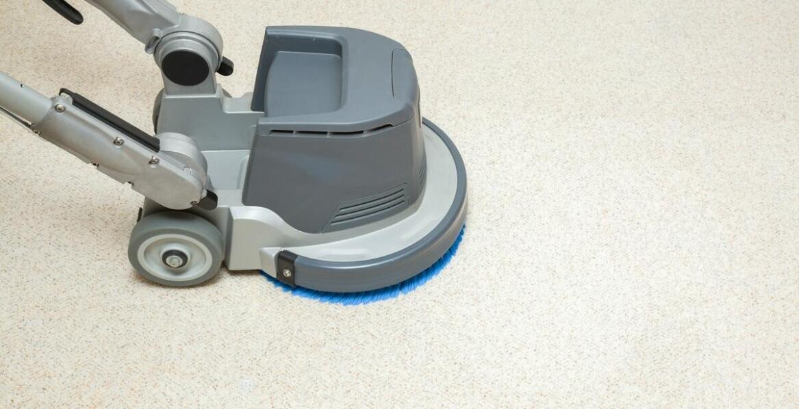 Jakie są najważniejsze kryteria przy wyborze urządzeń do prania wykładzin?