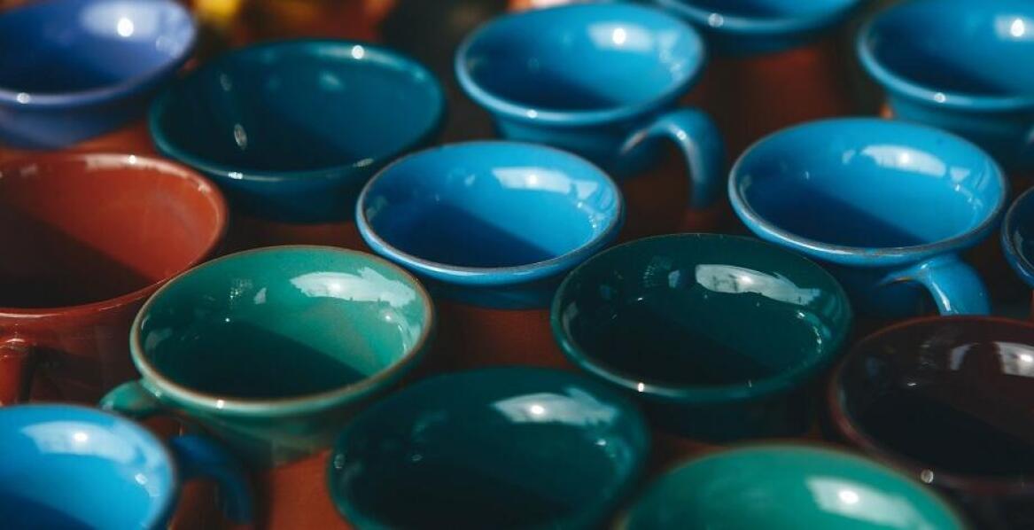 Rola szkliwienia w tworzeniu trwałych produktów w manufakturze Bolesławiec