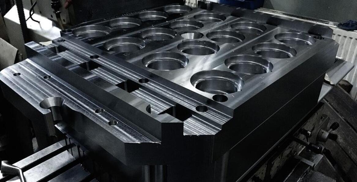 Formy wtryskowe a optymalizacja procesów produkcji kanistrów plastikowych