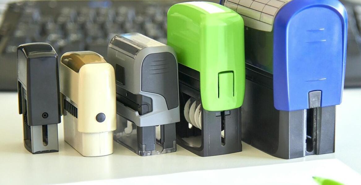 Pieczątki jako element wizualnej identyfikacji – jak je wykorzystać?