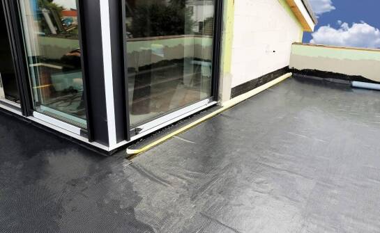 Znaczenie hydroizolacji przy remoncie tarasu – co warto wiedzieć?