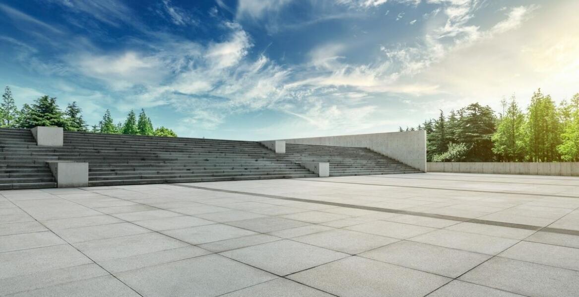 Personalizacja publicznych przestrzeni za pomocą trwałych grafik na kamieniu