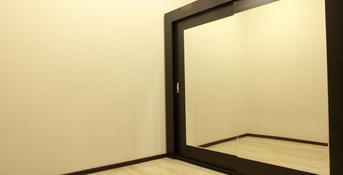 Wpływ okrągłych luster na nowoczesny design wnętrz