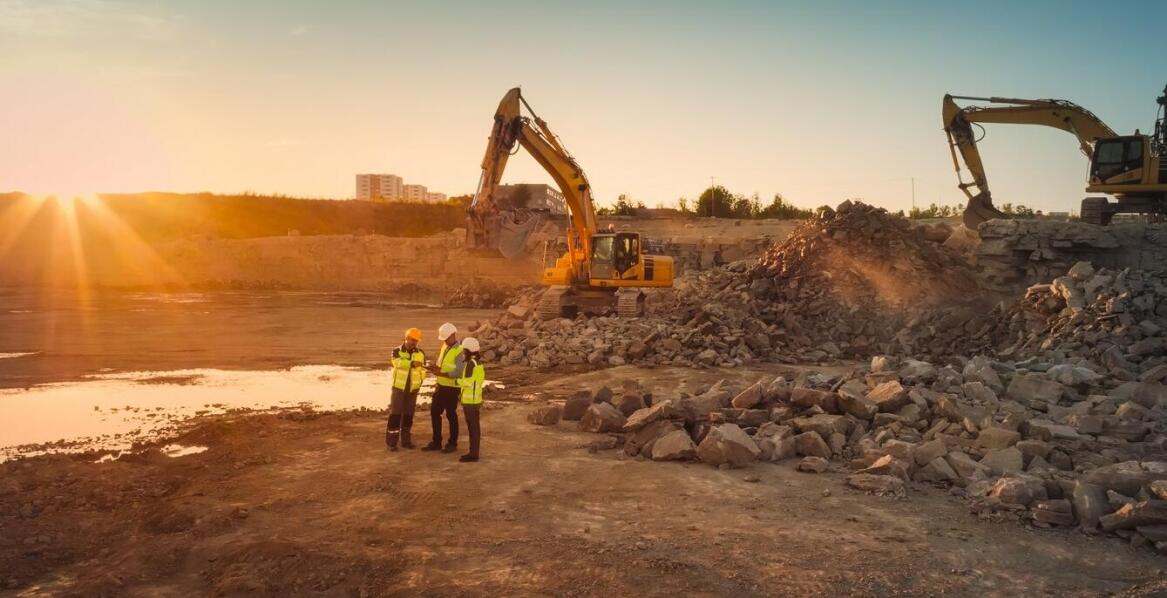 Dlaczego warto skorzystać z usług specjalistów przy odbiorze gruzu?