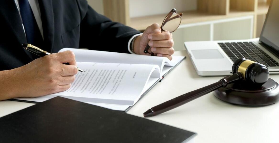 Kiedy warto skorzystać z usług prawnej kancelarii przy windykacji należności?