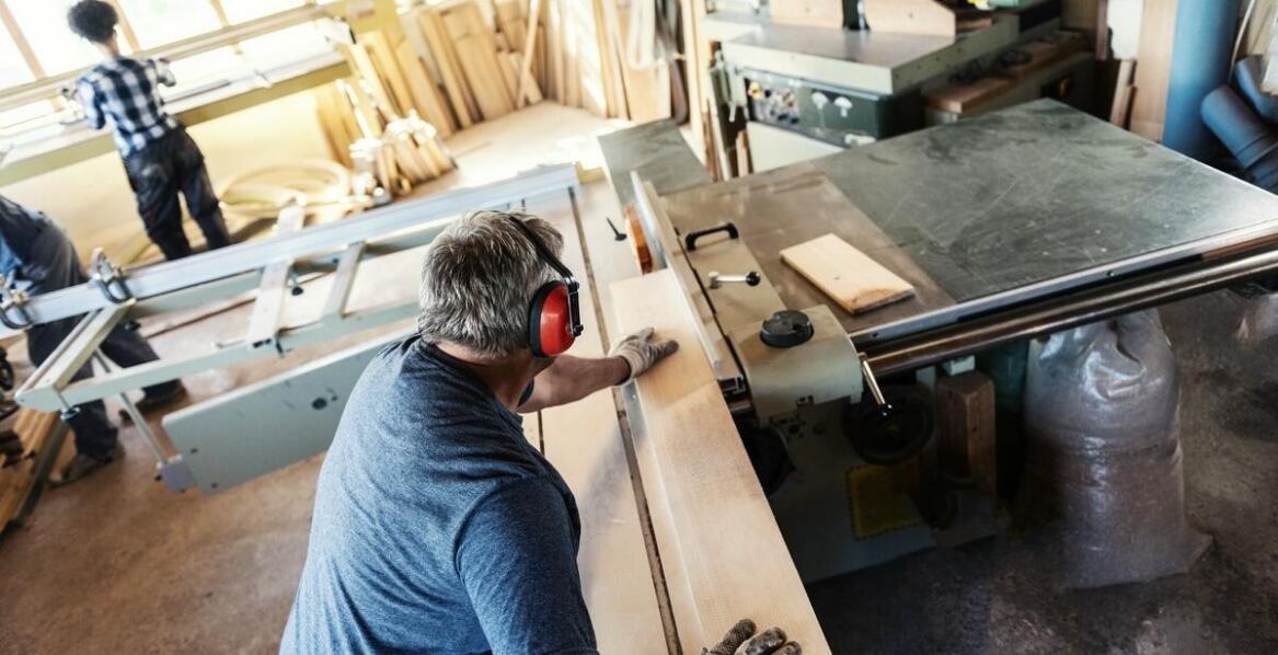 Jak minimalizacja pylenia podczas obróbki wpływa na środowisko pracy?