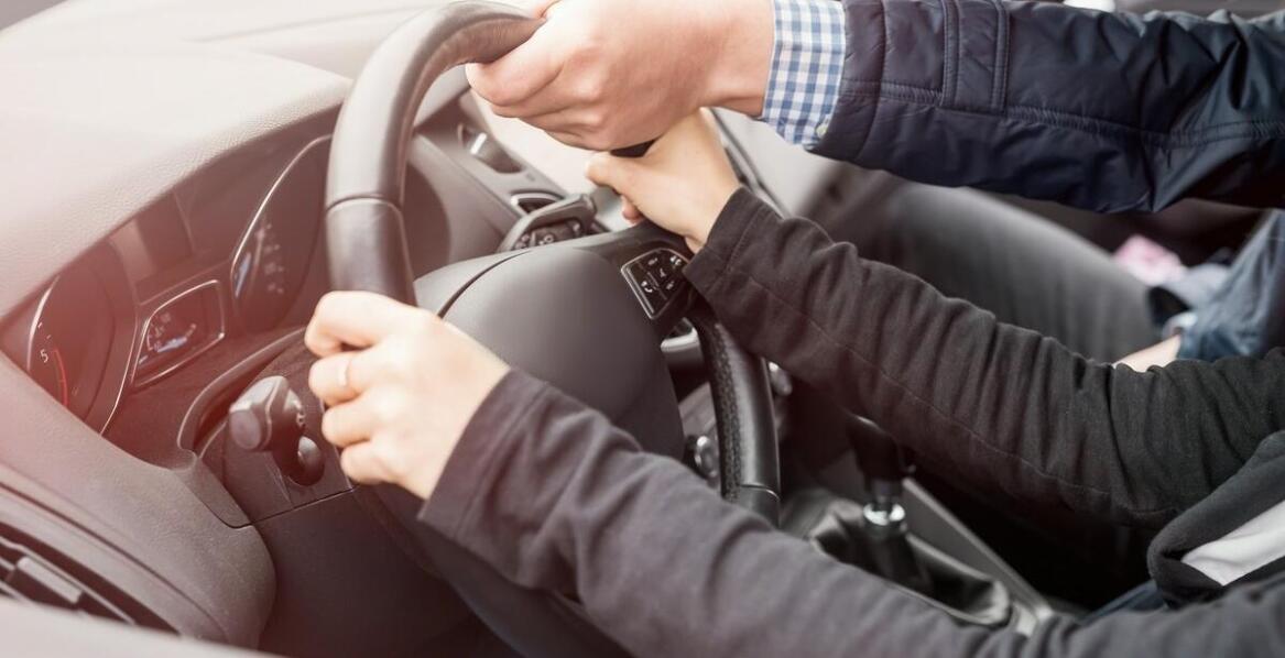 Znaczenie teoretycznej części w kursach na prawo jazdy