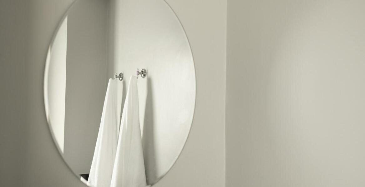 Różnorodność wzorów łazienkowych luster: jak wybrać idealny styl?