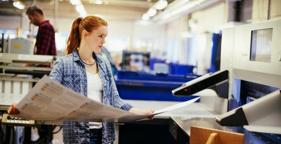 Druk cyfrowy a ekologiczne podejście – jak te dwa elementy łączą się w nowoczesnej drukarni?