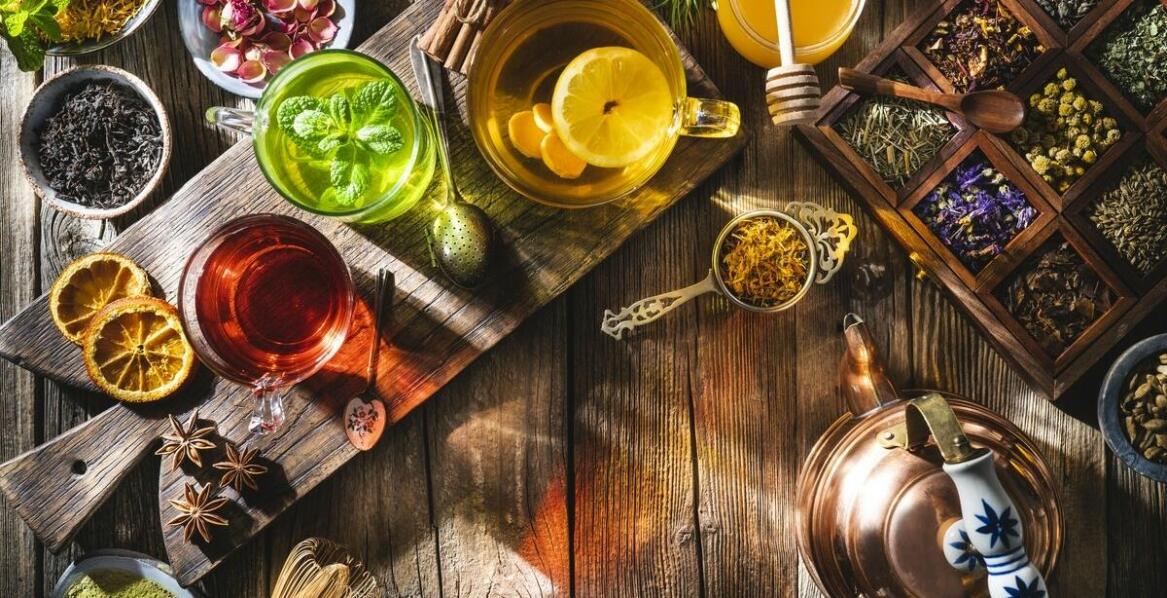 Porównanie popularnych dodatków do kawowych serwisów – co wybrać?