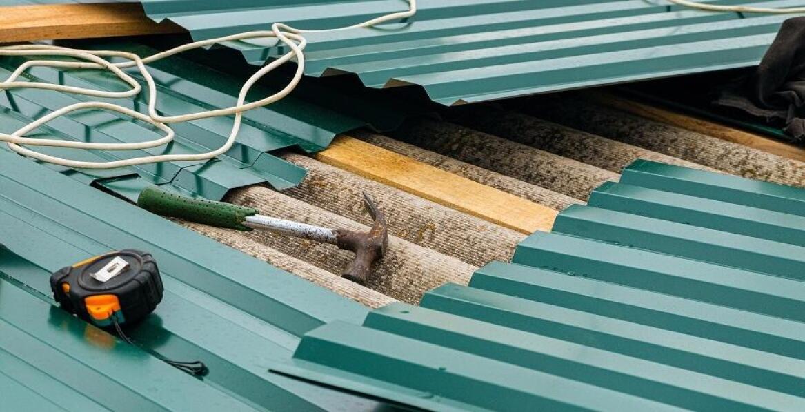 Jakie funkcje pełnią różne rodzaje akcesoriów dekarskich?