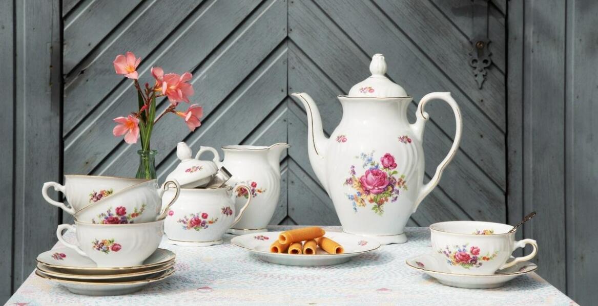 The impact of modern technologies on the production of hand-decorated ceramic cookware