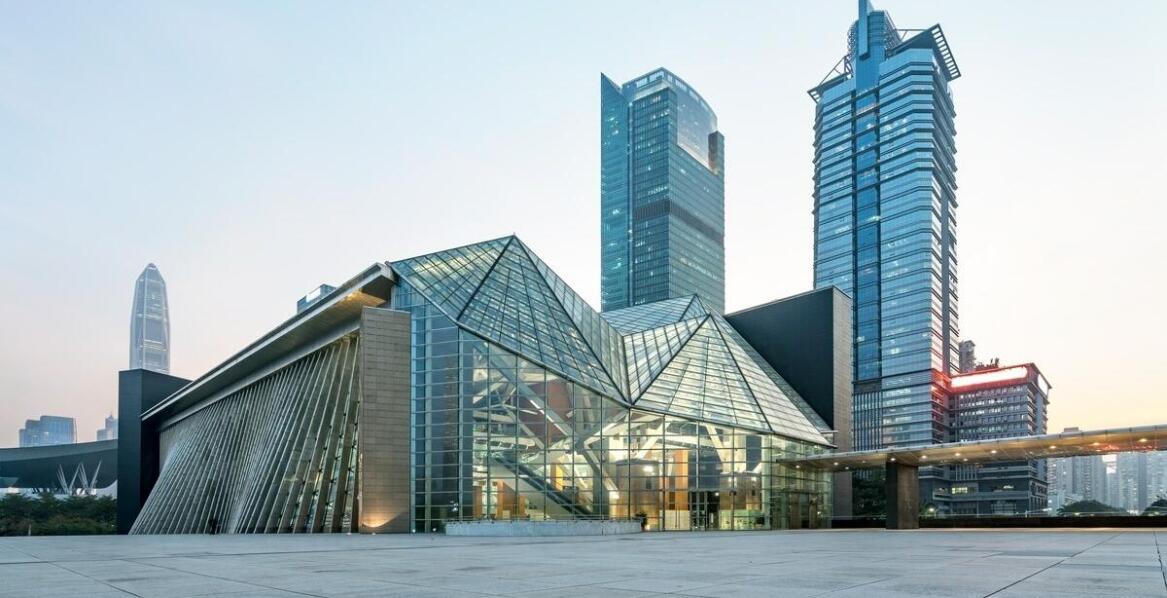 Zastosowanie konstrukcji z nierdzewnej stali w miejskiej infrastrukturze