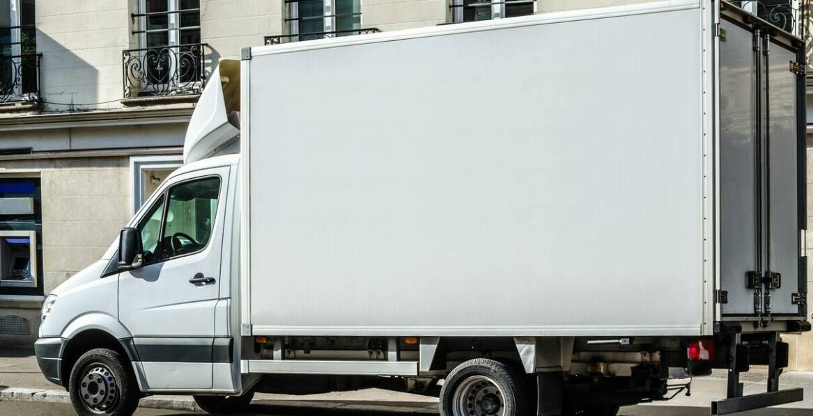 Kompleksowy transport mebli w Krakowie: gwarancja niskiej ceny