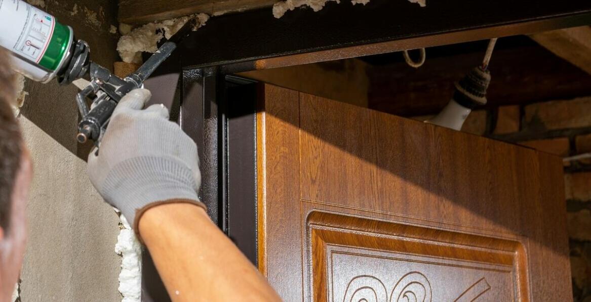 Drzwi a ościeżnica: jak zapewnić skuteczną akustyczną izolację?