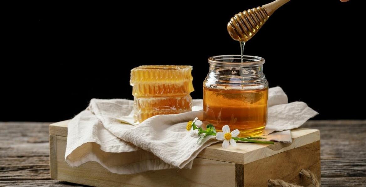 Dlaczego gryczany miód cieszy się tak dużą popularnością w kuchni?