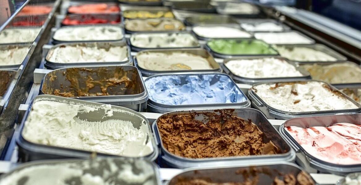 Jak chłodzone zbiorniki do mieszanki lodowej wpływają na jakość tradycyjnych lodów?