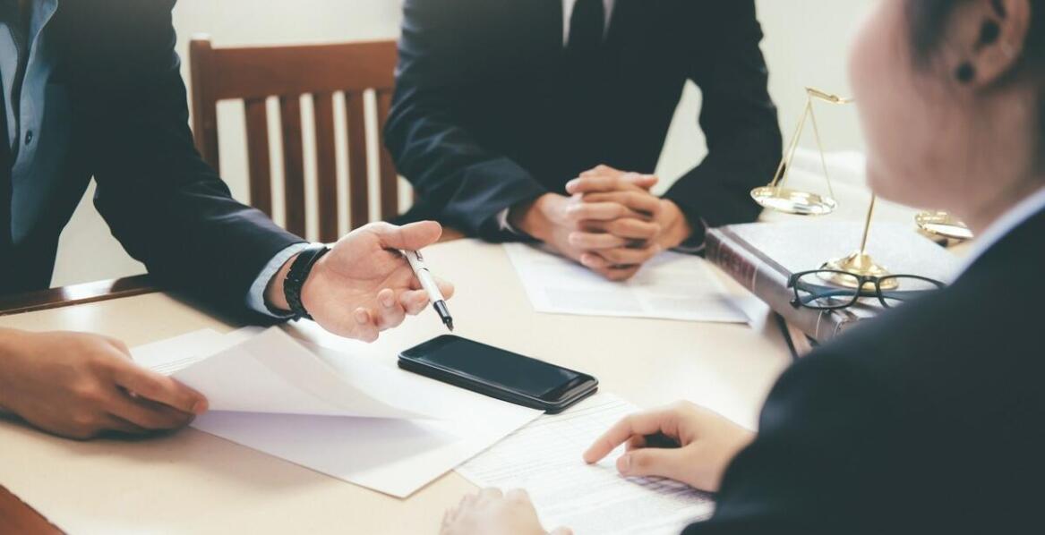 Rola adwokackiej kancelarii w negocjacjach i mediacjach biznesowych