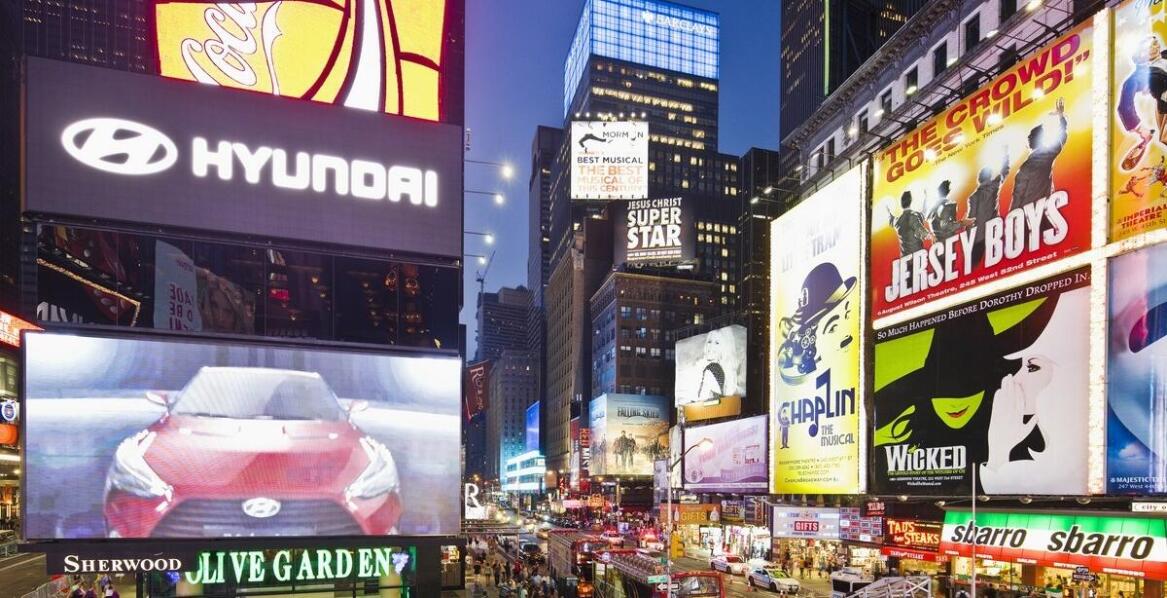 Skuteczne elementy kampanii reklamowej z wykorzystaniem neonów