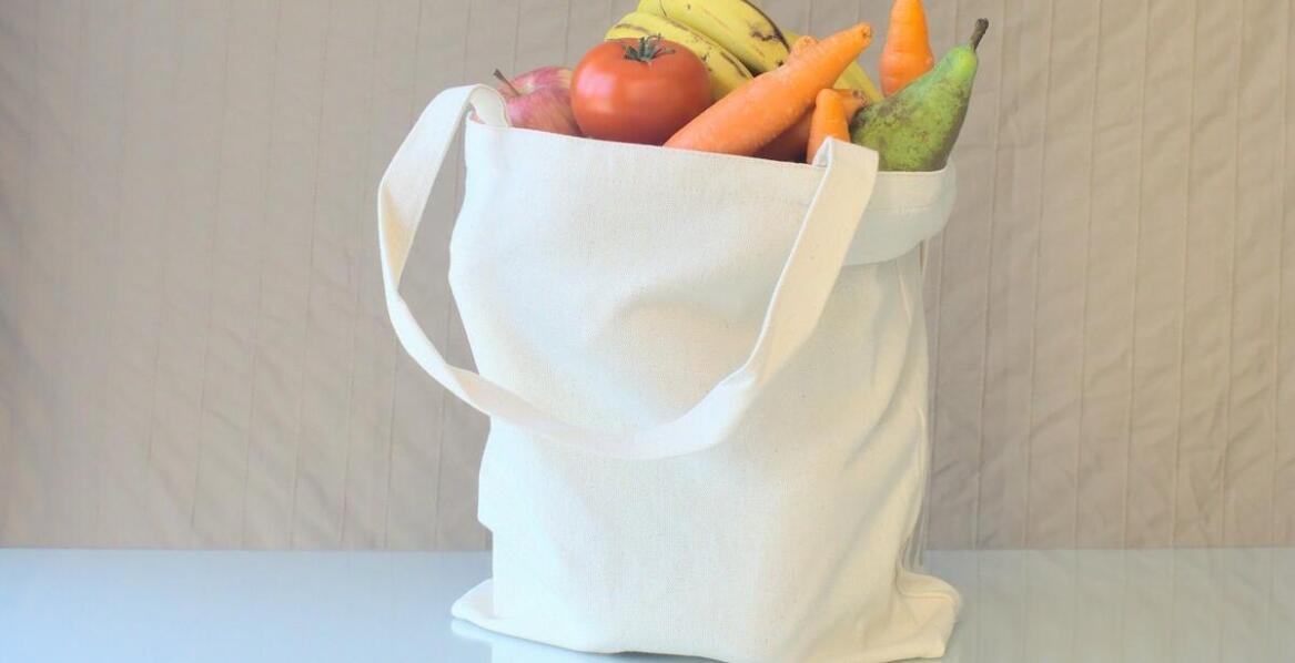 Reklamowa torba w kampaniach promocyjnych – co warto wiedzieć?