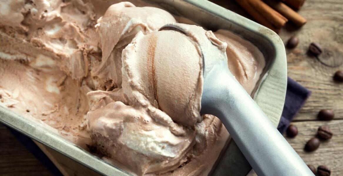 Maszyna do amerykańskich lodów jako inwestycja w rozwój lodziarni i kawiarni