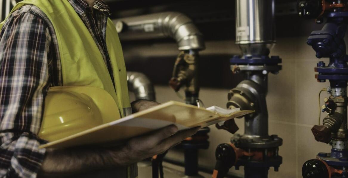 Przeglądy instalacji wodno-kanalizacyjnych a bezpieczeństwo przeciwpożarowe