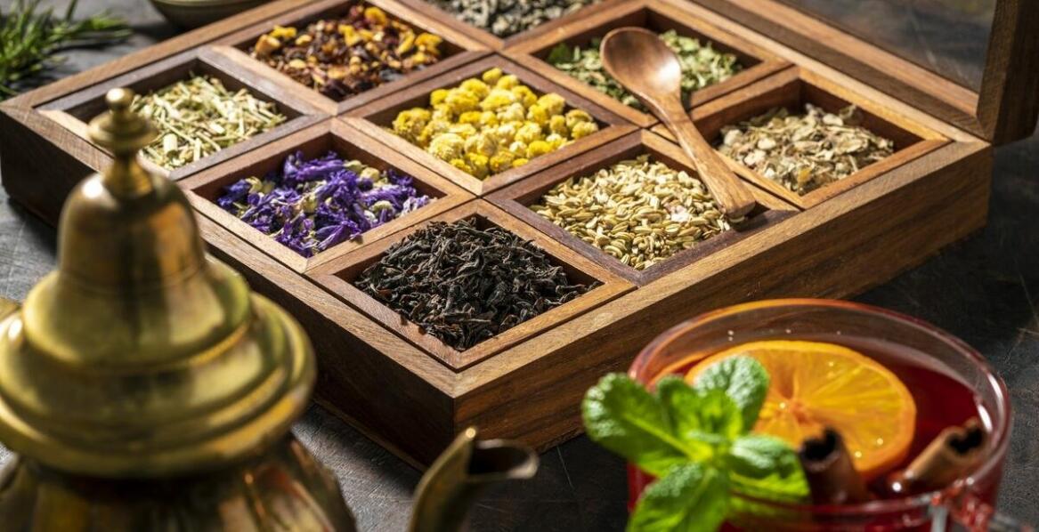 Zastosowanie miodów w herbacianych mieszankach - wzbogacenie smaku i aromatu