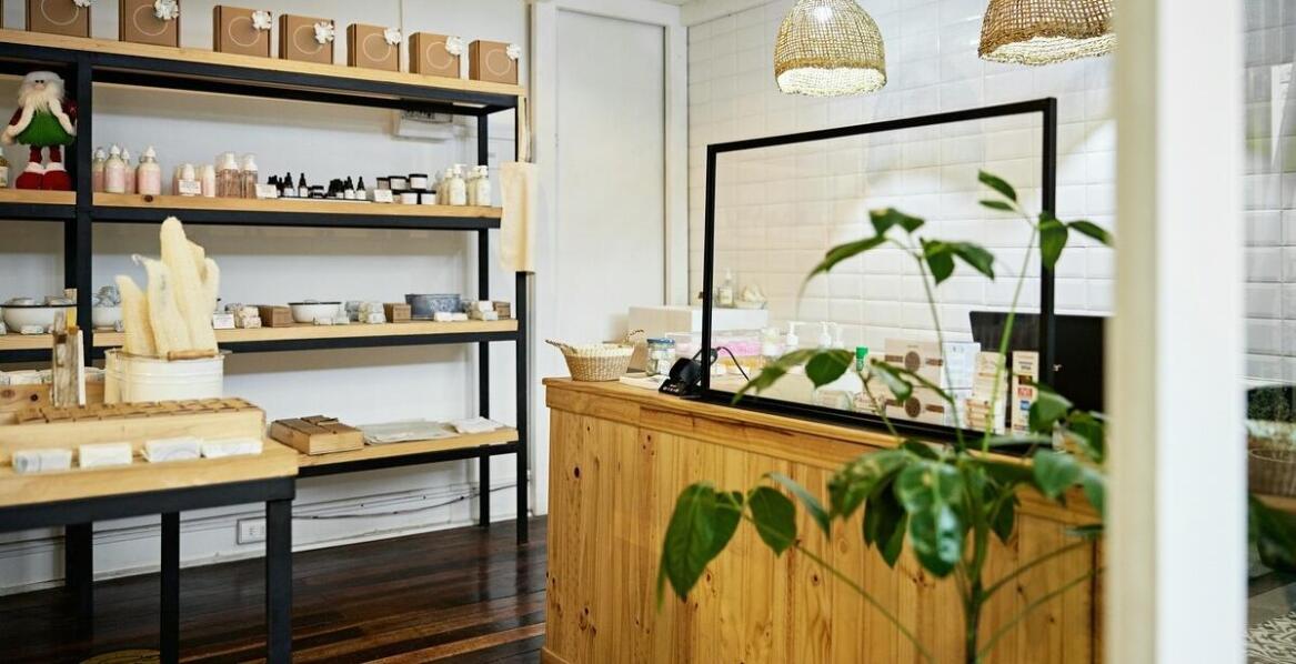 Jak wybierać szampony do różnych typów włosów, aby zapewnić im zdrowie i blask?