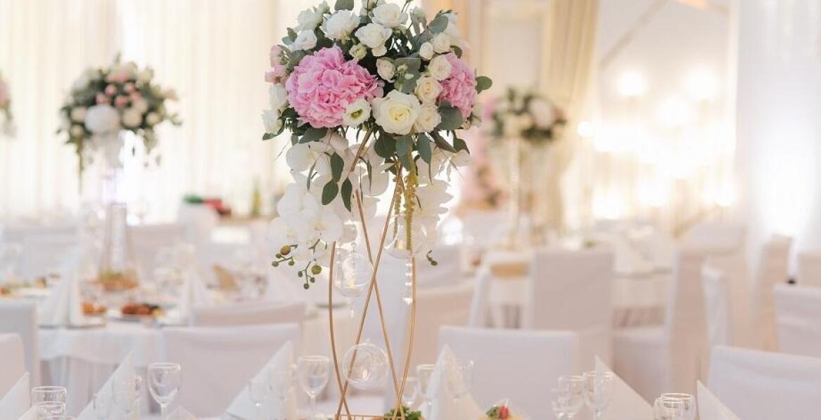 Przewodnik po organizacji wesela w domu weselnym – kluczowe aspekty