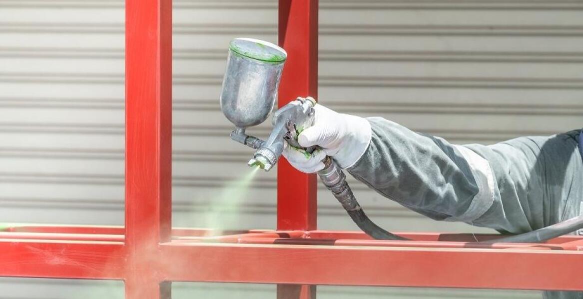 Jak przygotować stalową powierzchnię do malowania natryskowego?