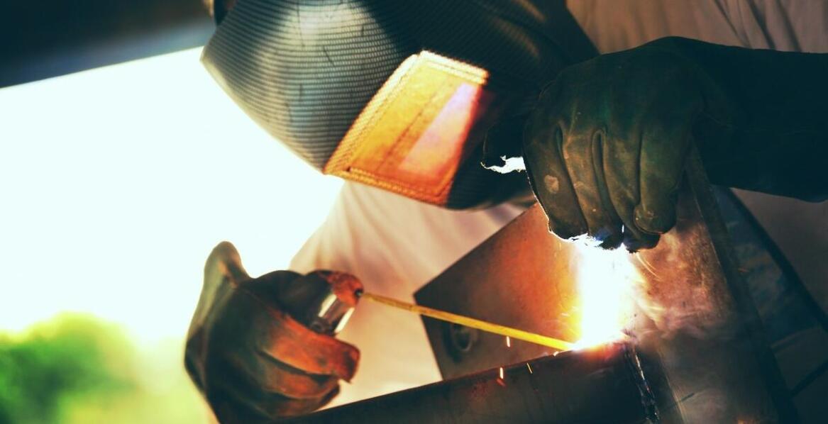 Przewodnik po spawaniu ogrodzeniowych przęseł – kluczowe etapy pracy