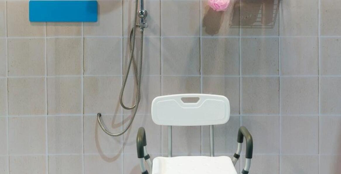 Czy warto inwestować w specjalistyczne brodziki dla osób niepełnosprawnych i starszych?