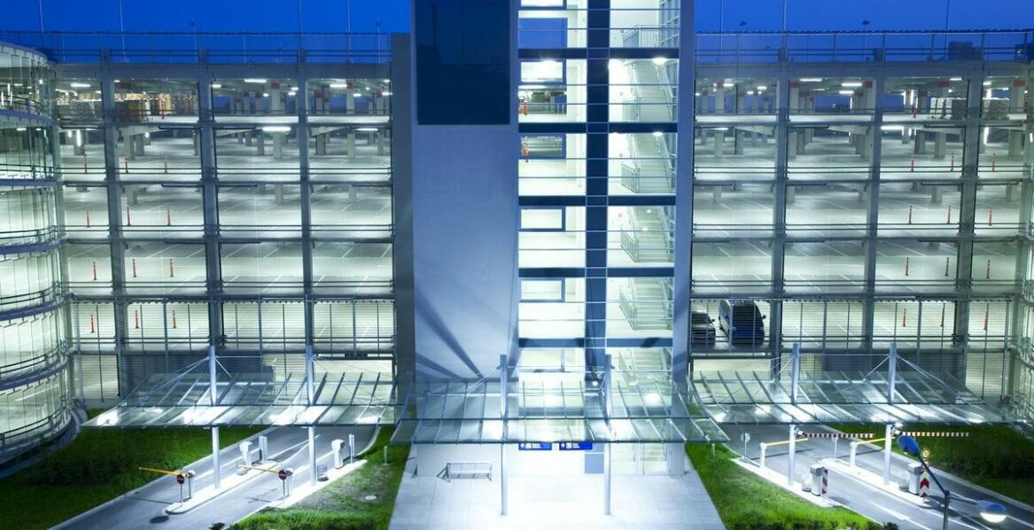 Jakie innowacje wprowadzają parkingi, by sprostać wyzwaniom wagi Antonowa?