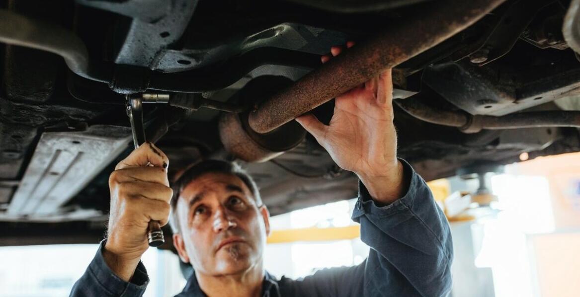 Wymiana katalizatorów: kluczowe aspekty i korzyści dla samochodu