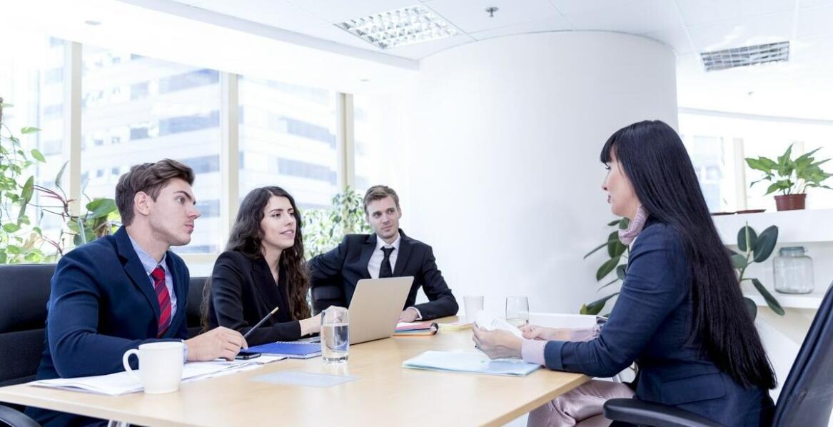 Jak ustne tłumaczenia wspierają komunikację w urzędach?