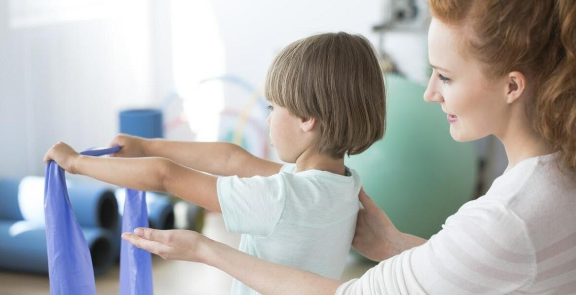 Jak wybrać odpowiedniego fizjoterapeutę dla dziecka?