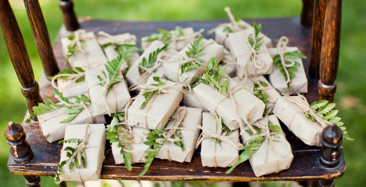 Sztuka personalizacji – jak sprawić, by niepowtarzalne były upominki?