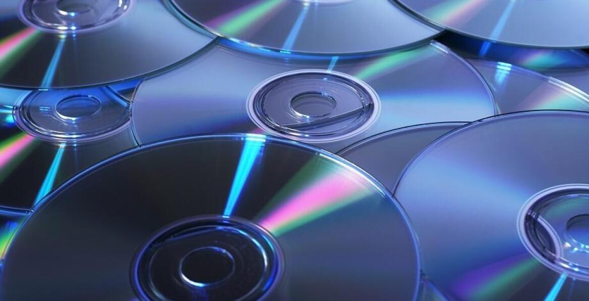 Proces tłoczenia płyt CD – jak przebiega od matrycy do finalnego produktu?