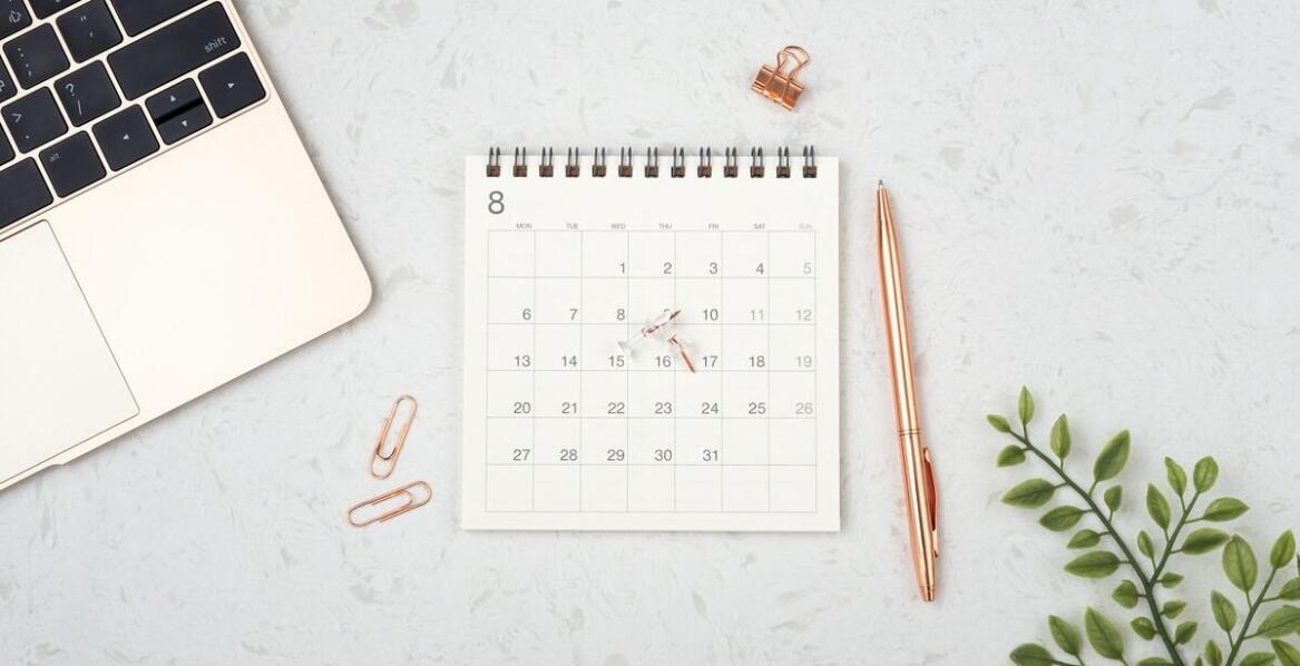 Druk kalendarzy z unikalnym designem – przyciągaj uwagę klientów.